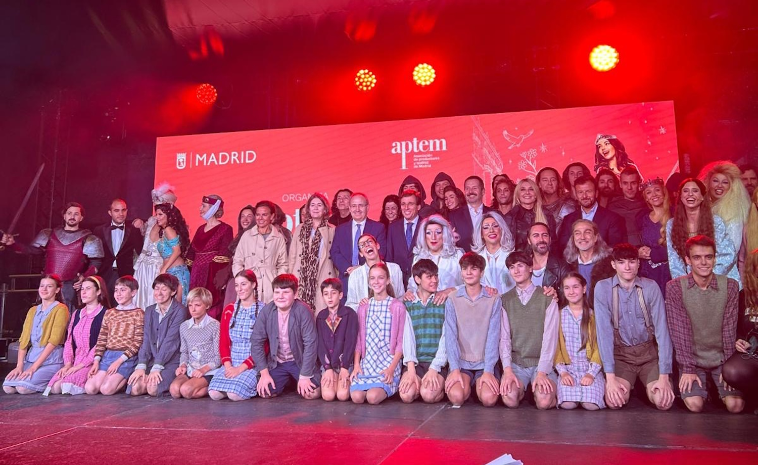 Madrid lanza su temporada teatral 24/25 con un vibrante espectáculo en la Plaza de Callao